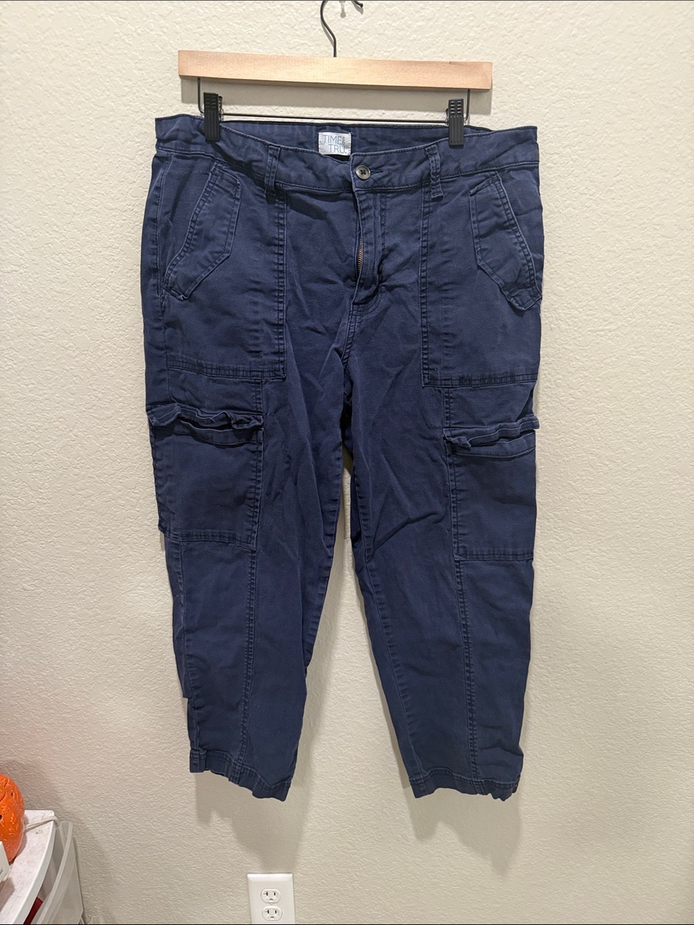 Time and Tru Navy Cropped Cargo Jeans
